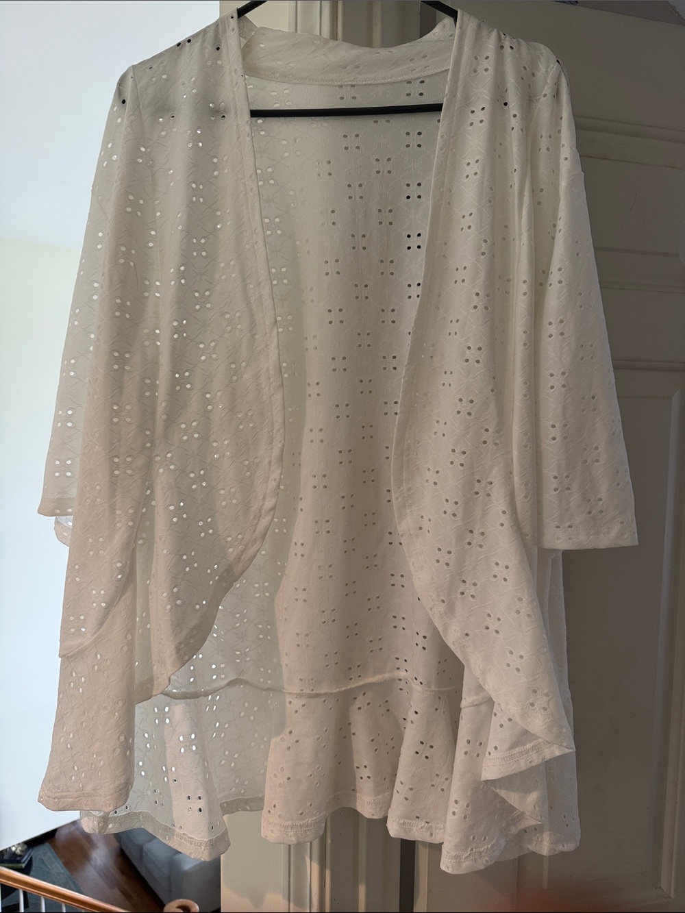 Woman’s eyelet lightweight sweater/jacket/topper 2X plus